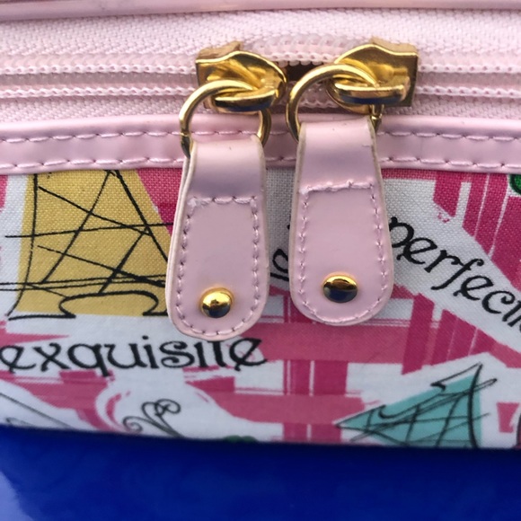 Modelle makeup train case with travel accessories - Picture 6 of 6